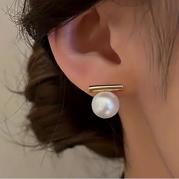Bar Pearl Earrings - Picture 2 of 4